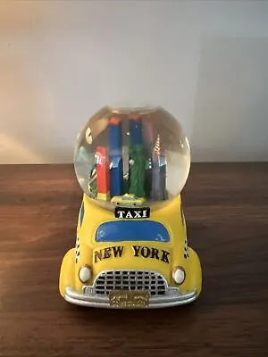 New York City Taxi Snow Globe With Twin Towers (World Trade Centers) • $50