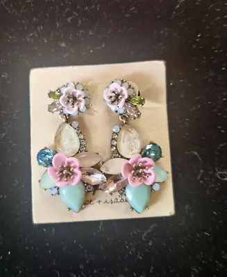 Vintage Gorgeous Dangle Flower Earrings • $9.99