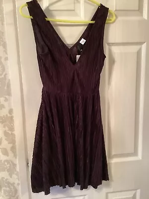 H & M  Plum Purple  Short Crinkle Crepe  Dress Size UK 12 Stretch Pleat New • £6.99