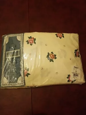 Vintage Royalton Full Fitted Sheet.  Pearla Floral Pattern.  50/50 Blend. NOS  • $7.77