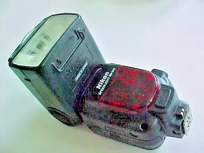 Nikon SB-900 Flash Unit    (bx 122) • $100