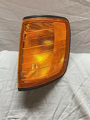 Mercedes W124 Left Front Turn Signal Light Assembly 1305233930 • $34.99