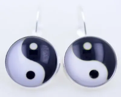 Black And White Resin Yinyang Yin Yang Sign Earrings • £4.54