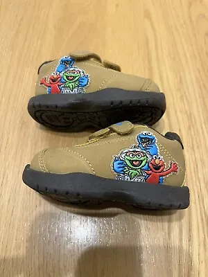 Sesame Street 123 Cookie Monster Elmo & Oscar Brown Casual Shoes Boots Size 2 • $13.95