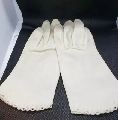 Vintage Unbranded Ladies Gloves No Size Ivory Eyelet Trim • $5.99