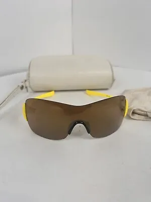Oakley MISS CONDUCT Vintage Squared Womens Sunglasses OO9141 Yellow Rimless • $89.99