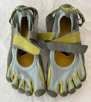 Vibram Toe Water Shoes Socks Gray Fivefingers Size 40 Women Green Gray W119 • $14.99