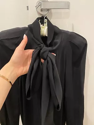 $650 • Buy Gucci Pussy Bow Shirt Black 38