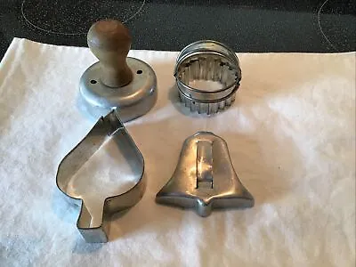  Lot Of 2 PVintage Bisquit Cutters & 2 Vintage Cookie Cutters Bell & Spade • $13