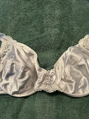 Bra-  Vassarette  34B -nylon/lycra-- Preowned. Sexy Unlined Soft Lace Edging • $3.75