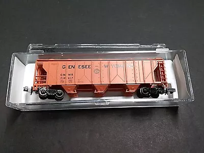 Atlas N Scale Genesee Wyoming GNWR #710017 3 Bay Covered Hopper • $14