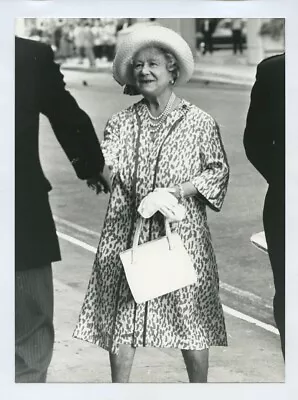 Queen Elizabeth The Queen Mother Victoria Station 1987 Press Photo  • £5