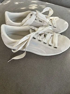 $20 • Buy Puma Trainers Off White Suede With Ribbons - Size 7.5 US