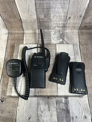 Motorola HT750 136-174 MHz VHF 16ch Portable Radio AAH25KDC9AA3AN W/Speaker Mic • $60