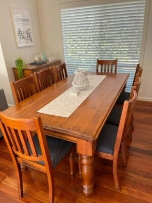 $800 • Buy Solid Oak Distressed Finish Freedom Dining Table+Dining Chairs 10 Country Style