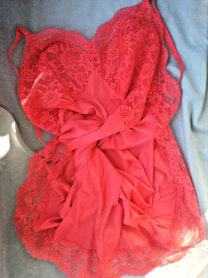 $19.89 • Buy Vintage VANITY FAIR, 36,  Cherry Red Nylon Full Slip With Lace