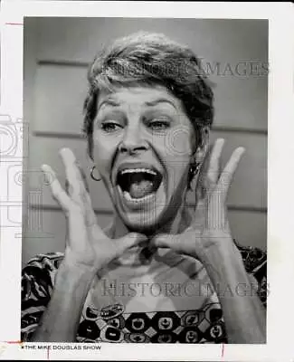 1967 Press Photo Comedienne Martha Raye Co-hosts In  The Mike Douglas Show  • $15.99