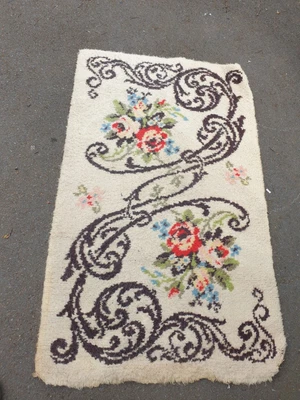 £25 • Buy Vintage Retro 1970s / 70s Floral Pattern Floor Wool Rug From House Clearance 