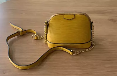 Mustardy Yellow Small Cross Shoulder Handbag • £4.99