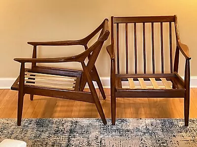 Set Of Two Paoli Mid-Century Modern Lounge Chairs Freight Or Local Pick-Up • $650