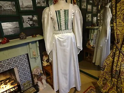 £65 • Buy Ladies Ivory Medieval Dress Plus Headdress