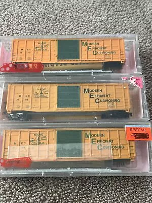 N Scale Roundhouse MEC Maine Central Single Door 50' Box Cars (3) • $24