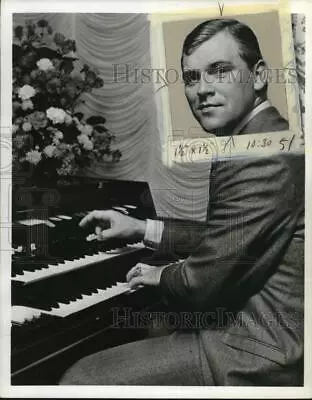 1969 Press Photo Organ Player And Baseball Player Denny McLain - Pis00507 • $19.99