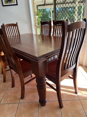 $300 • Buy Dining Tables And Chairs Used
