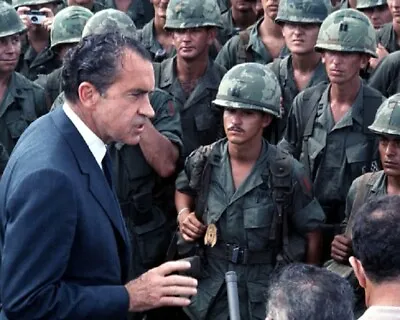 President Richard Nixon With US Soldiers 8x10 Vietnam War Photo 183 • $7.43