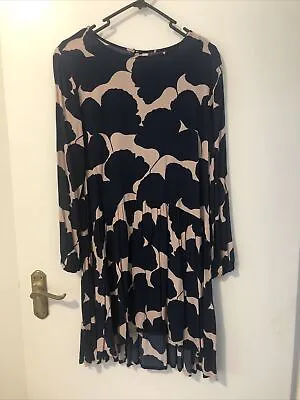 Mister Zimi Dress Size 8 • $40