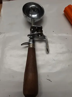 Vintage Ice Cream Scoop W/ Wood Handle Benedict Indestructo No:20 • $25