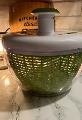 Farberware Professional Plastic 2.4 Lb Salad Spinner Green With White Lid • $9.99