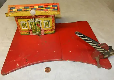 Marx Glendale Depot Red Based Version Metal Train Depot W Crossing Gate - Prewar • $32.50