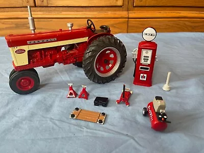 1/16 ERTL FARMALL 460 Restoration Tractor VIntage • $165