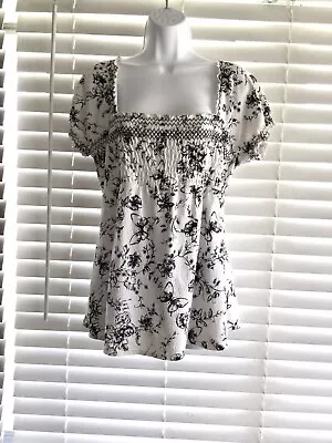 Adorable Womens Sz Lg White &Black Floral R Q T Brand Top • $4