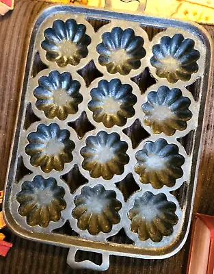 Vintage Wagner Cast Iron 12 Cup Turks Head Muffin Pan • $150