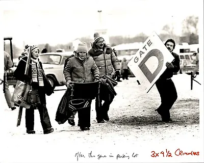 LG994 1981 Original John Croft Photo FANS LOOT METROPOLITAN STADIUM FINAL GAME • $20