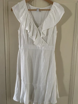 $16 • Buy Tigerlily Dress 10 White