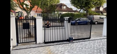 £1 • Buy AUTOMATIC ELECTRIC  SLIDING GATES-the Price Is For Making An Offer