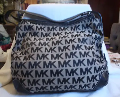 Michael Kors MK Signature Handbag • $117