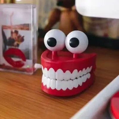 Wind Up Teeth Chattering Kids Toy Fake Teeth Toys With Eyes  Novelty Joke Work • £6.89