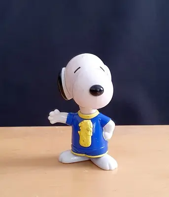 SNOOPY WORLD TOUR FIGURE SINGAPORE  COLLECTABLE VINTAGE McDONALDS HAPPY MEAL TOY • £6