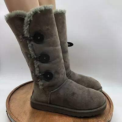 UGG Australia Women's Bailey Button Triplet 1873 Gray Suede Boots Size 7 • $46.79