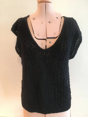 $10 • Buy Retrospective Vintage Black Textured V-Neck Sleeveless Light Weight Sweater L