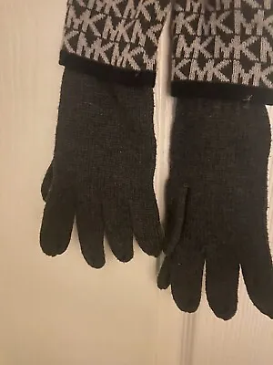 NWT Michael Kors Signature Gloves S M L OSFA $42 Retail New Lt Grey On Dark Grey • $19.99