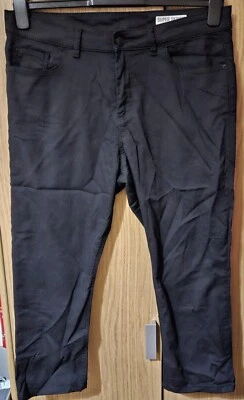Ladies M & S Super Skinny Crop Trousers/Jeggings Size 14 • £1.99
