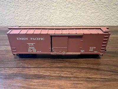 Train Miniature (TM) HO Scale Union Pacific (UP) 40’ Box Car • $9.50