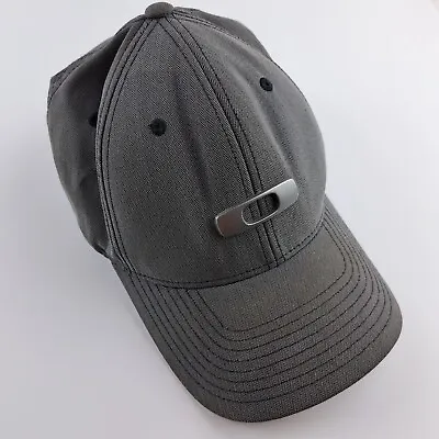 Oakley Hat Mens S/M Gray Flex Fit Herringbone Metal Logo Fitted Cap Stretch • $17.95
