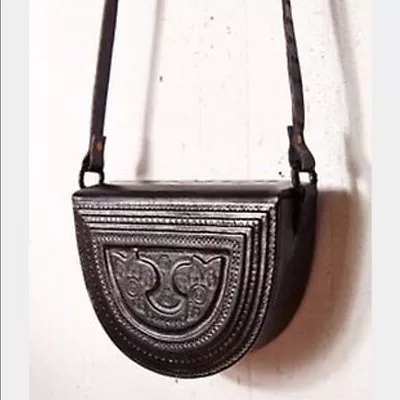 URBAN OUTFITTERS SMALL PURSE (WOOD + LEATHER) ~ DARK BROWN 5x7  • $74.50