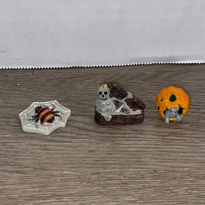 Halloween Village Miniatures Lot Spider Skeleton In Coffin Cat In Pumpkin • $12.99